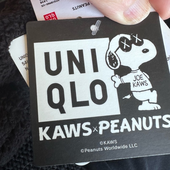 Kaws x Uniqlo x Peanuts Black Snoopy Plush Toy - Picture 4 of 6